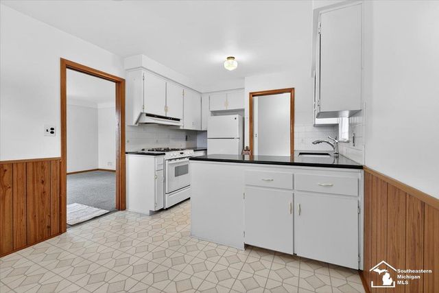604 8th Street, Wyandotte, MI 48192