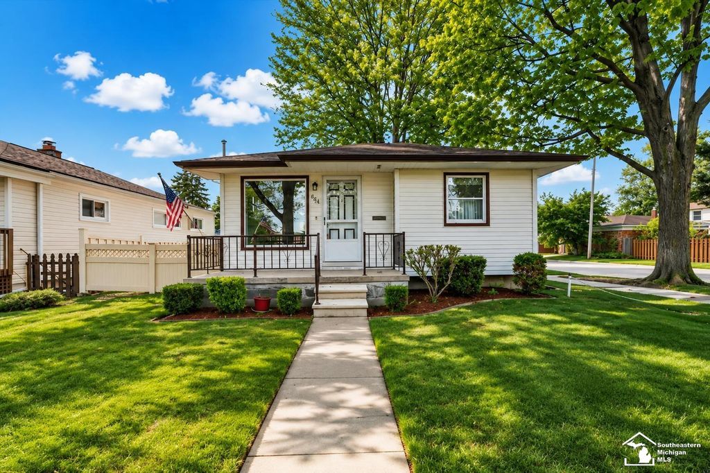 604 8th Street, Wyandotte, MI 48192