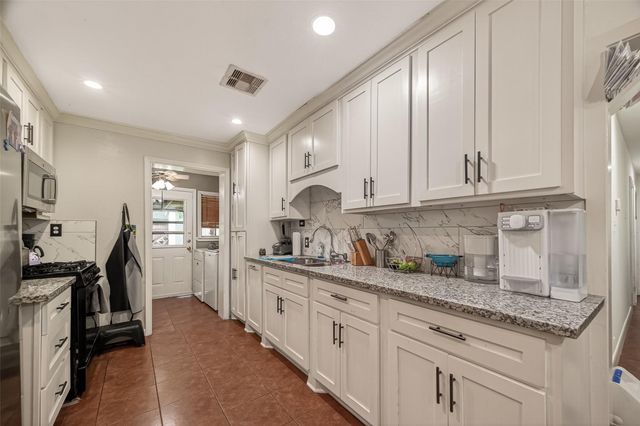 2111 Hickory Lane, Pasadena, TX 77502