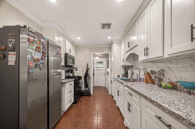 2111 Hickory Lane, Pasadena, TX 77502