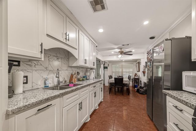 2111 Hickory Lane, Pasadena, TX 77502