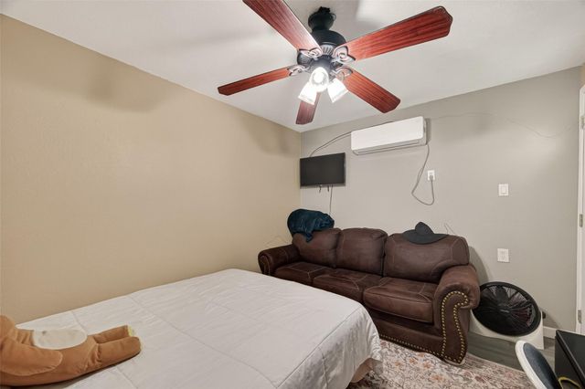 2111 Hickory Lane, Pasadena, TX 77502