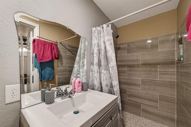 2111 Hickory Lane, Pasadena, TX 77502