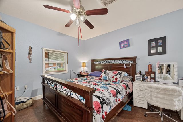 2111 Hickory Lane, Pasadena, TX 77502