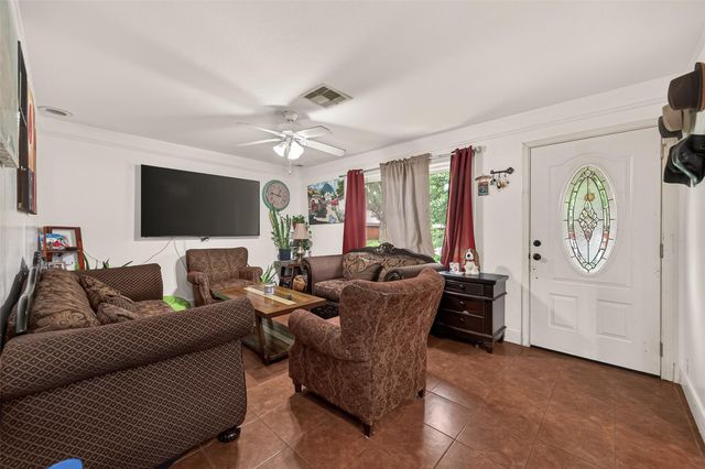 2111 Hickory Lane, Pasadena, TX 77502