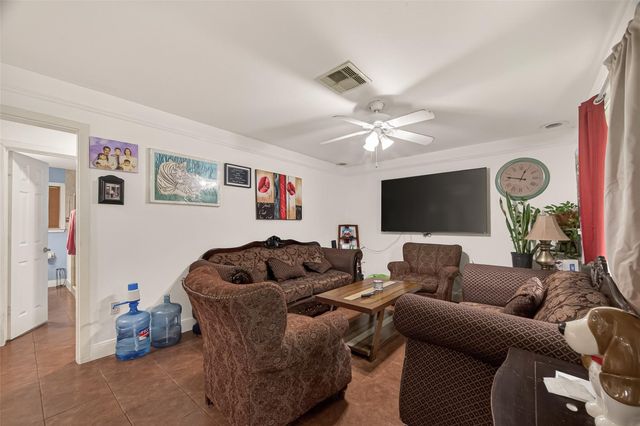 2111 Hickory Lane, Pasadena, TX 77502