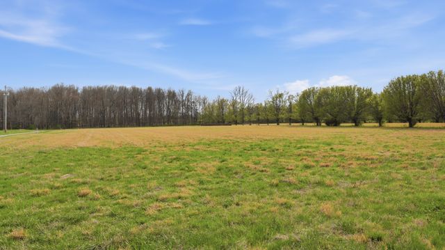 2877 Sixteenth Model Rd, Manchester, TN 37355