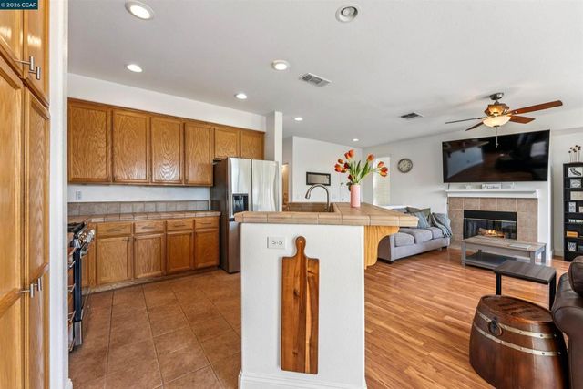 4000 Hiller Ln, Martinez, CA 94553