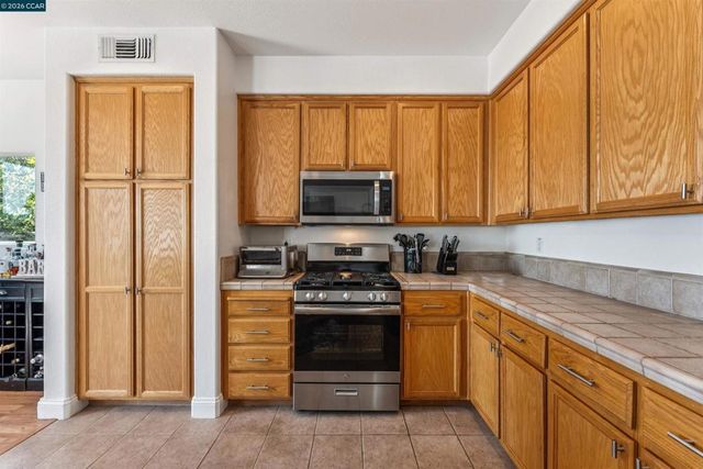 4000 Hiller Ln, Martinez, CA 94553