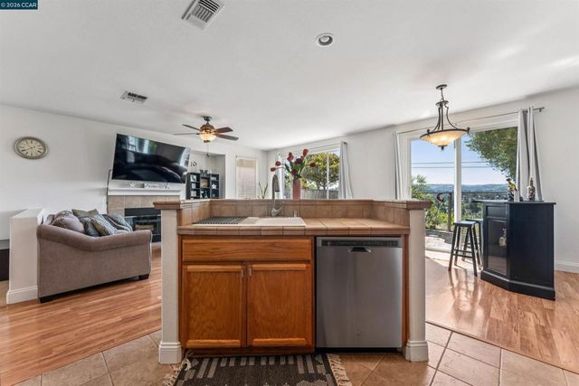 4000 Hiller Ln, Martinez, CA 94553