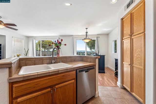4000 Hiller Ln, Martinez, CA 94553