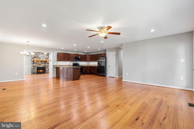 266 SHANNON HILL LN, Charles Town, WV 25414