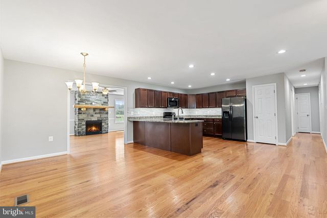 266 SHANNON HILL LN, Charles Town, WV 25414