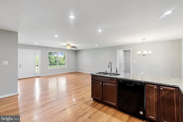 266 SHANNON HILL LN, Charles Town, WV 25414
