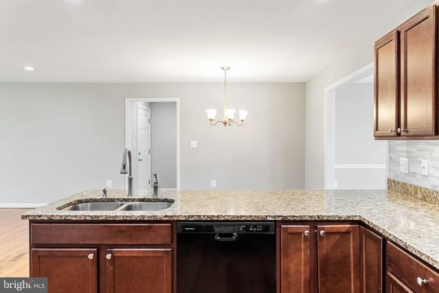 266 SHANNON HILL LN, Charles Town, WV 25414
