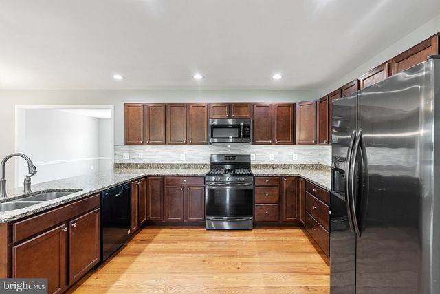 266 SHANNON HILL LN, Charles Town, WV 25414
