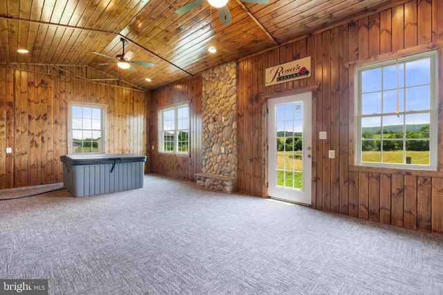 266 SHANNON HILL LN, Charles Town, WV 25414