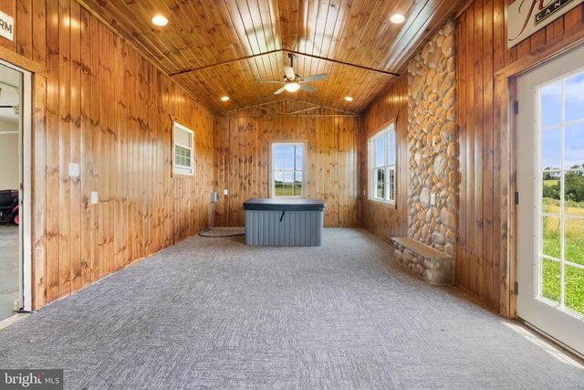 266 SHANNON HILL LN, Charles Town, WV 25414