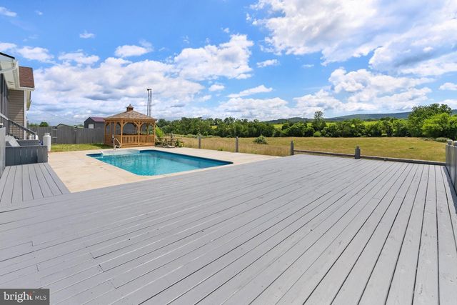 266 SHANNON HILL LN, Charles Town, WV 25414
