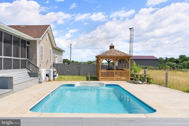 266 SHANNON HILL LN, Charles Town, WV 25414