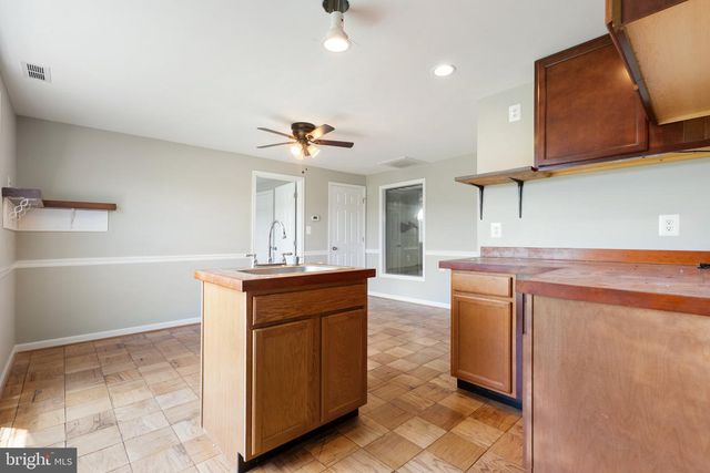 266 SHANNON HILL LN, Charles Town, WV 25414