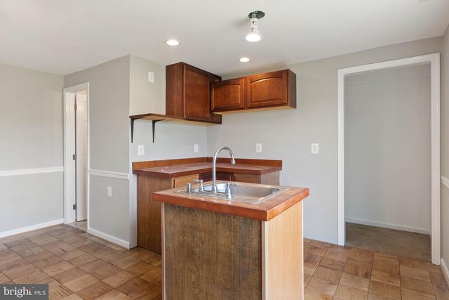 266 SHANNON HILL LN, Charles Town, WV 25414