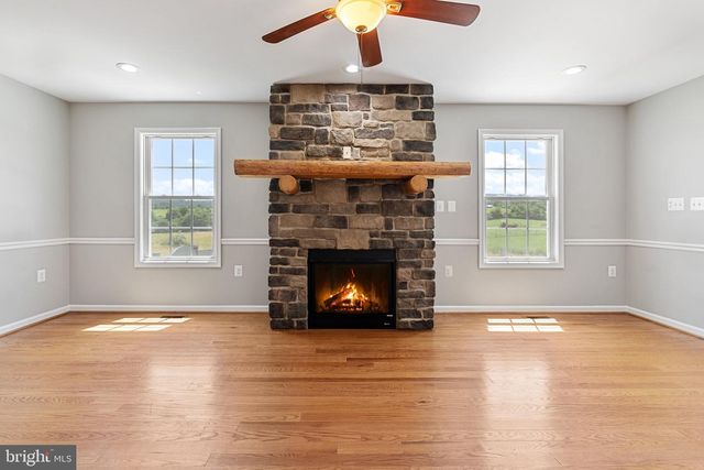 266 SHANNON HILL LN, Charles Town, WV 25414