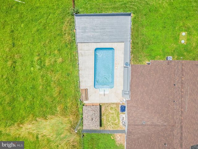 266 SHANNON HILL LN, Charles Town, WV 25414