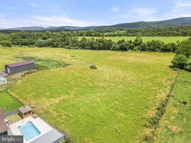 266 SHANNON HILL LN, Charles Town, WV 25414