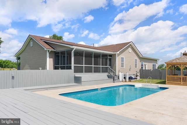 266 SHANNON HILL LN, Charles Town, WV 25414
