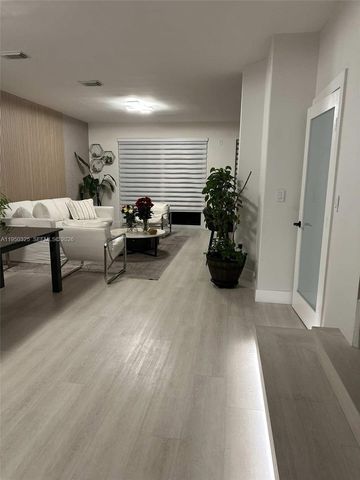 8135 NW 108th Ave, Doral, FL 33178