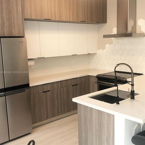 8135 NW 108th Ave, Doral, FL 33178