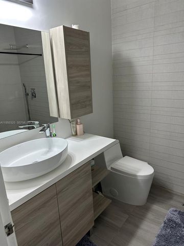 8135 NW 108th Ave, Doral, FL 33178