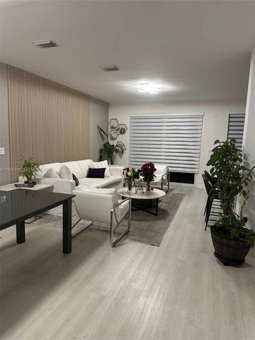 8135 NW 108th Ave, Doral, FL 33178