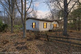 10836 Tuthill Road, South Lyon, MI 48178