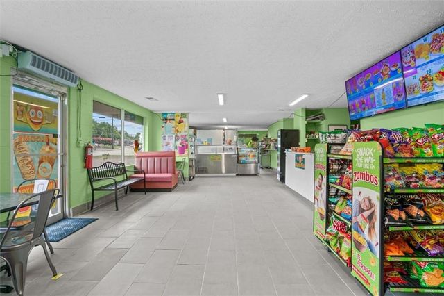 355 S Wall Street, Calhoun, GA 30701