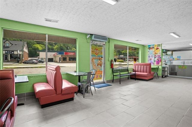 355 S Wall Street, Calhoun, GA 30701