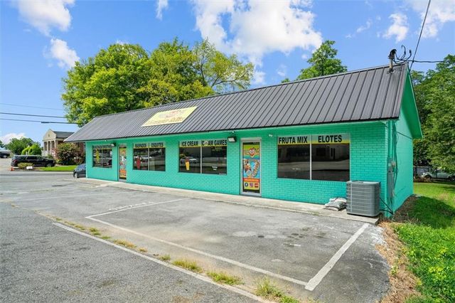 355 S Wall Street, Calhoun, GA 30701