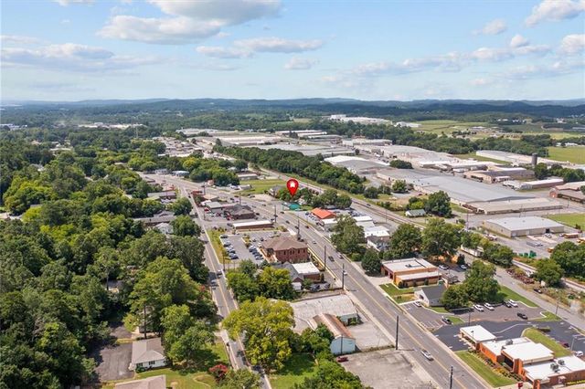 355 S Wall Street, Calhoun, GA 30701