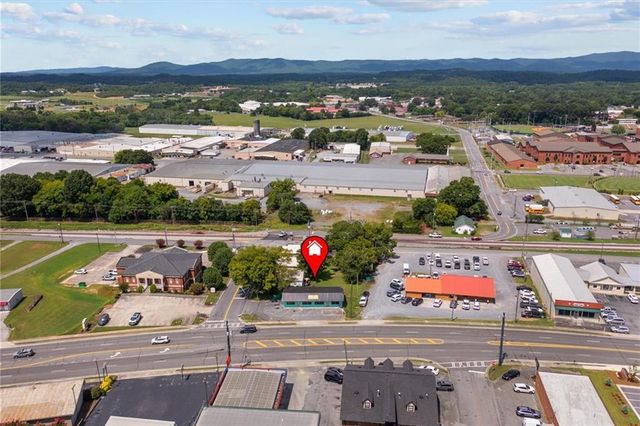 355 S Wall Street, Calhoun, GA 30701