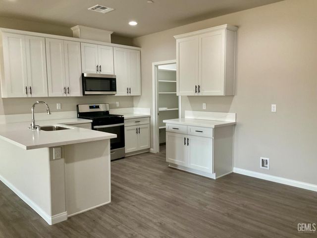 5103 Cohiba Court, Bakersfield, CA 93307