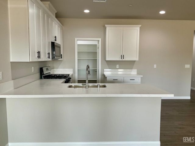 5103 Cohiba Court, Bakersfield, CA 93307