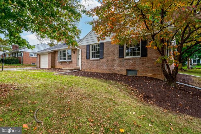 92 GLENDALE DR, Lancaster, PA 17602