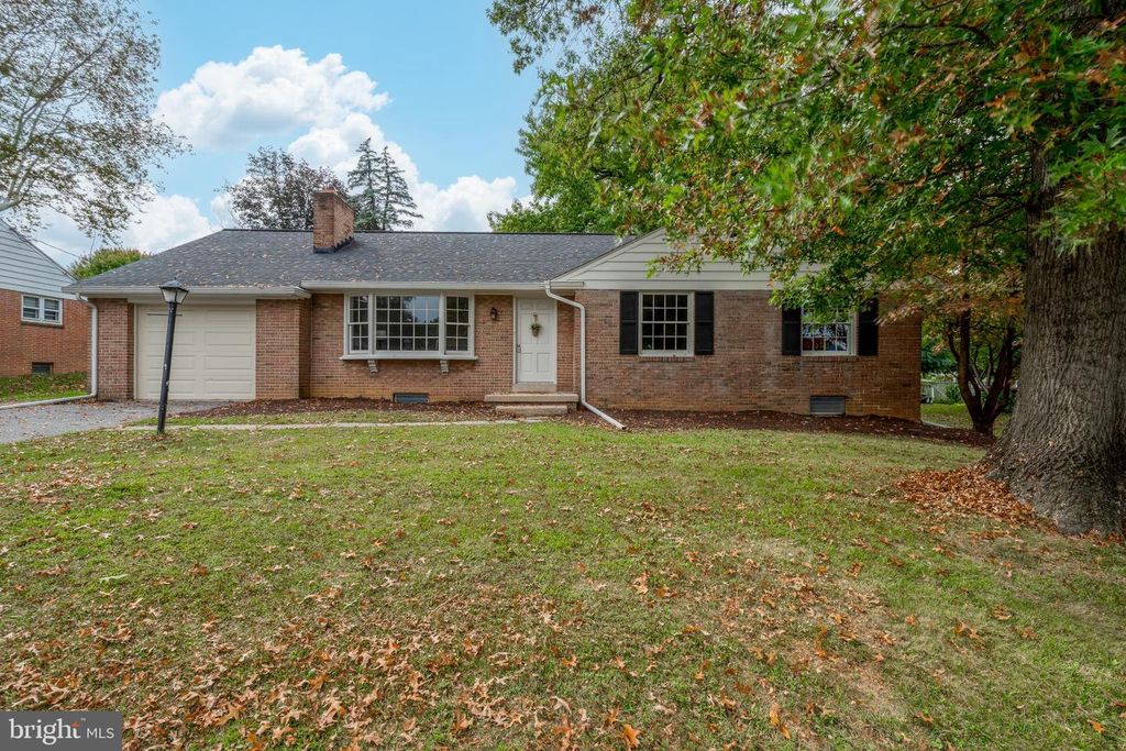 92 GLENDALE DR, Lancaster, PA 17602