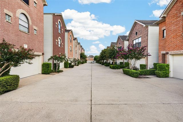 9825 Meredith Elise Court, Houston, TX 77025