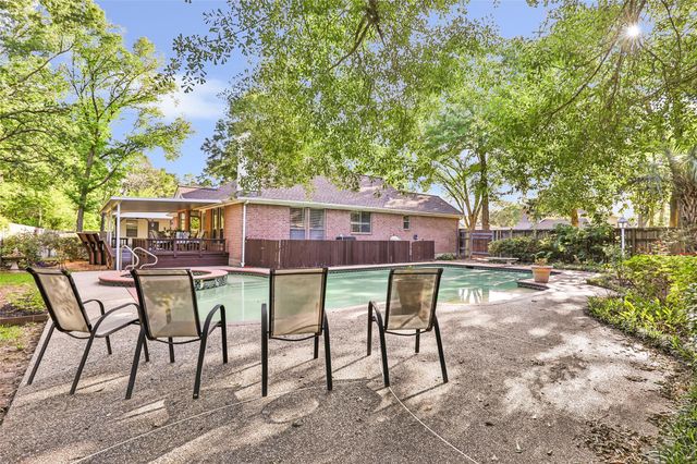 1014 N Rivershire Drive, Conroe, TX 77304