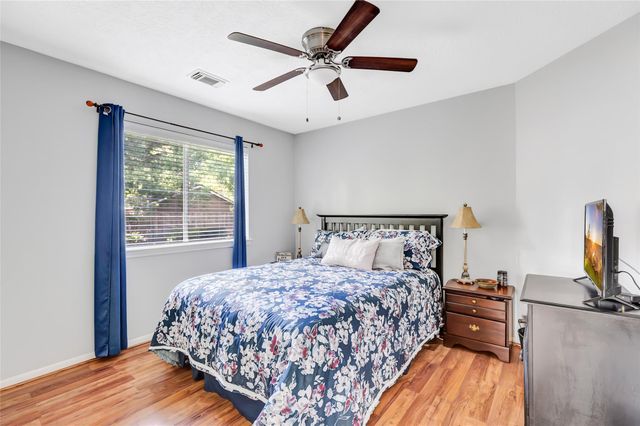 1014 N Rivershire Drive, Conroe, TX 77304