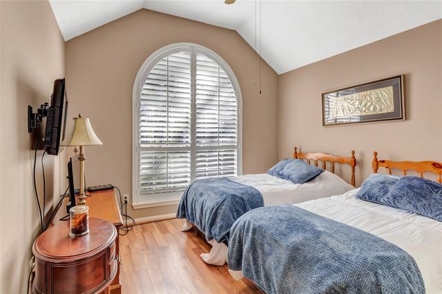 1014 N Rivershire Drive, Conroe, TX 77304