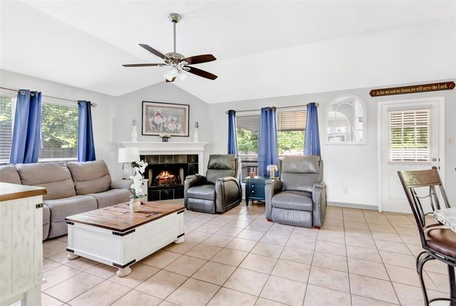 1014 N Rivershire Drive, Conroe, TX 77304