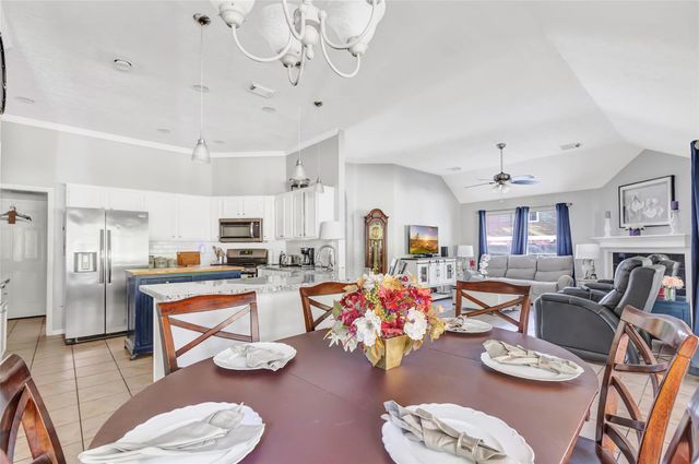 1014 N Rivershire Drive, Conroe, TX 77304